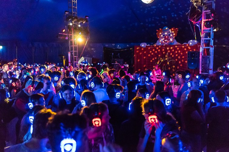 Quiet-Event-Dance-Party-with-Headphones
